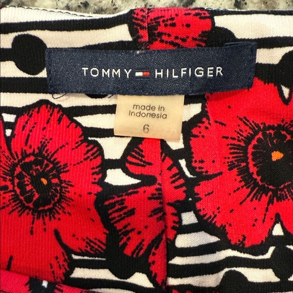 Tommy Hilfiger Women's Red and Black Floral Dress - Picture 3 of 8